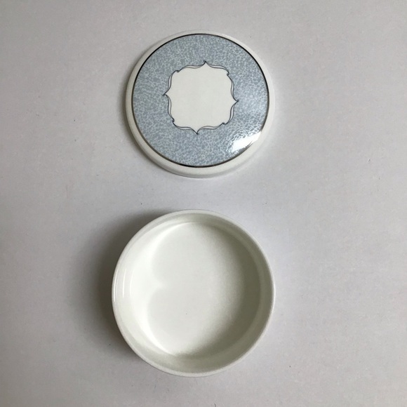 Wedgwood Porcelain Powder Box VENICE Trinket Jewelry Signed Vanity Boudoir Round - Picture 8 of 16